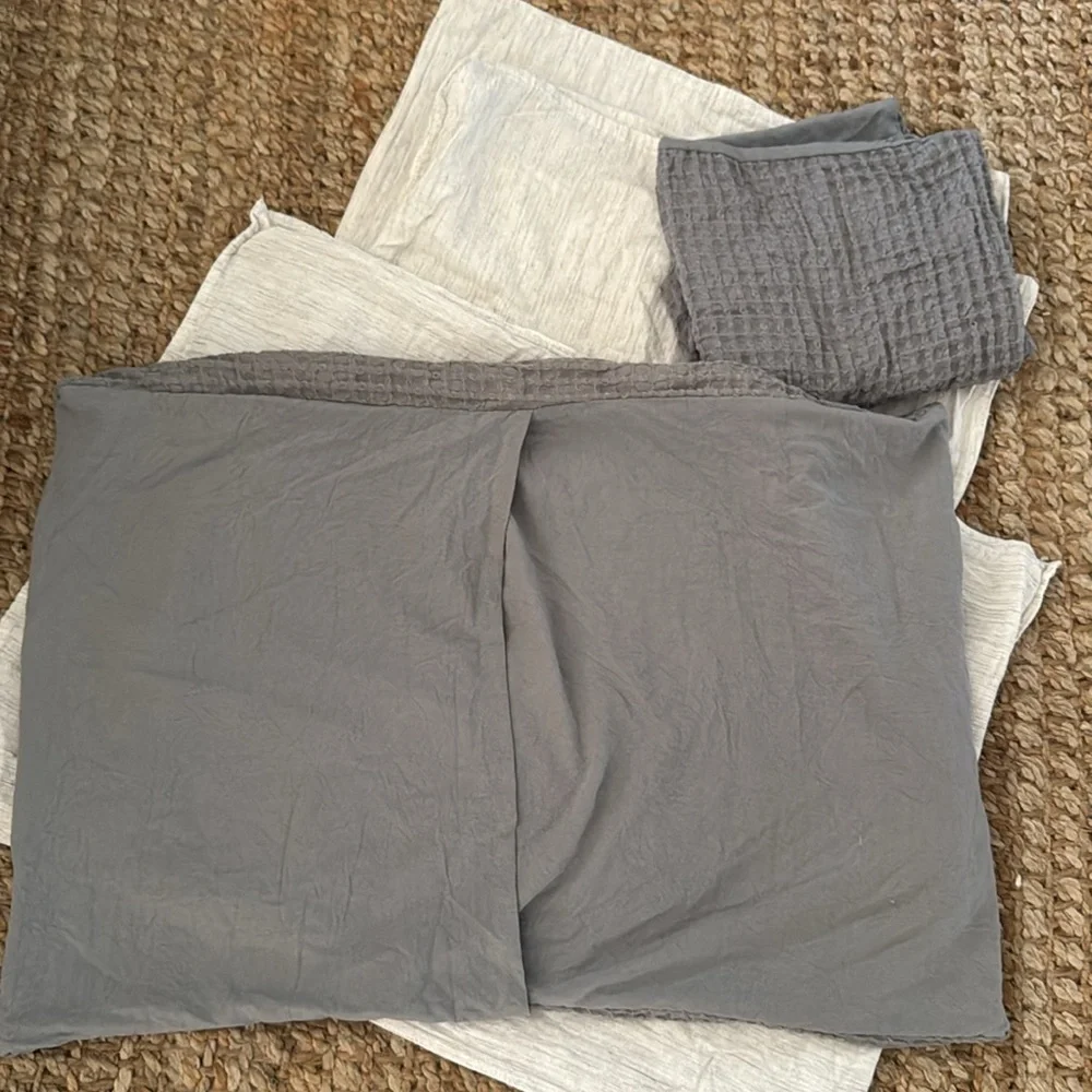 4 pc THRESHOLD GRAY PILLOW COVERS & GRAY & WHITE PILLOWCASES BUNDLE